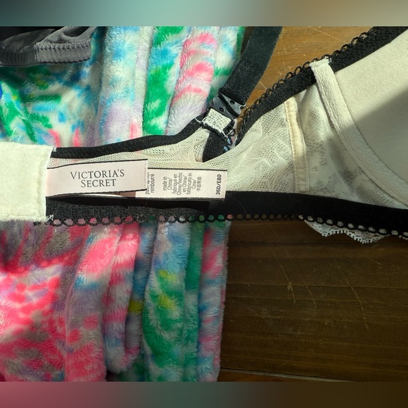 Victoria’s Secret Lace Balconette Bra 36D NWOT - Picture 4 of 4